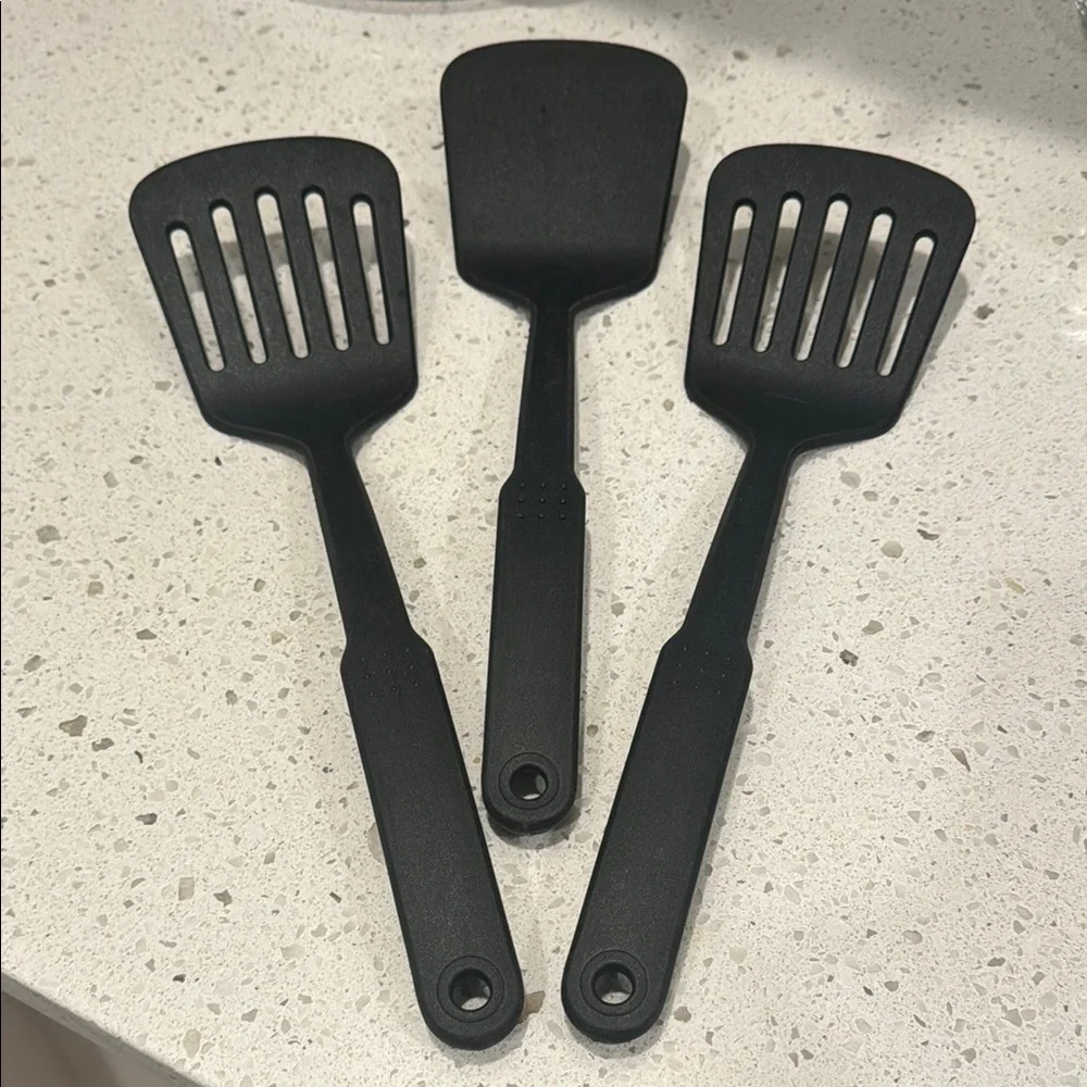 Kitchen utensils. 3 spoons, 1 ladle, 3 spatulas